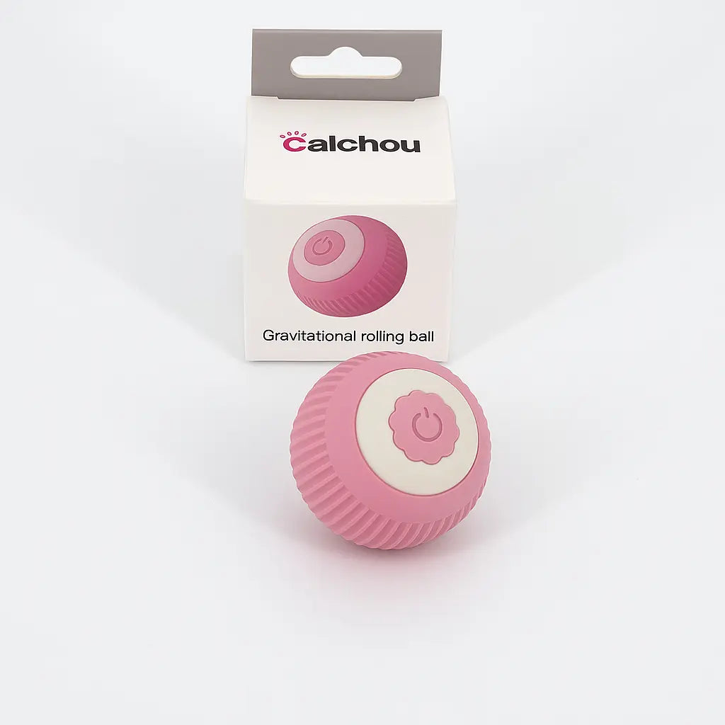 Balle interactive discrète rose pour chat Calchou présentée avec son emballage, jouet silencieux rechargeable conçu pour une stimulation douce