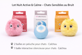 Lot de jouets Calchou pour chats sensibles au bruit comprenant deux balles en peluche rose et jaune et une balle interactive silencieuse bleue, idéal pour le jeu nocturne calme